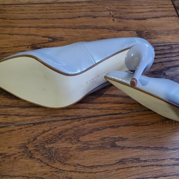 Shoes - Picture 7 of 8